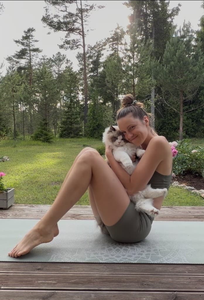 Jete with her cat on the mat