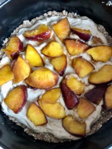 caramelized peach cobbler cheeseake