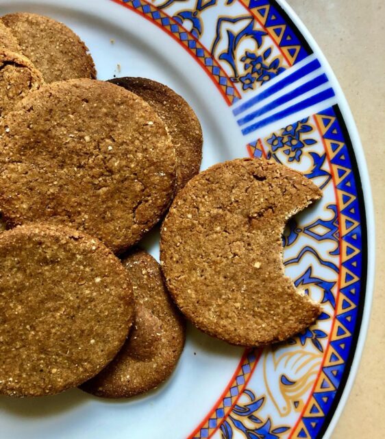 Raise your hand if you love to eat gingerbread cookies any time of the year! 🙋‍♀️

Winter after Christmas is too blend and healthy gingerbread cookies bring some joy into this weather! 😌

Made with oat flour and coconut sugar and taste the same as traditional gingerbread cookies. 😜

❄️ vegan
❄️ refined sugar-free
❄️ wheat free

Find the recipe in my BIO or stories  colorfulmango.com/vegan-gingerbread-cookies
.
.
.
#vegangingerbreadcookies #vegangingerbread #healthygingerbread #oatgingerbread #wheatfreevegan #wheatfreefood #wheatfreebaking #wheatfreeliving #wheatfreerecipe #wheatfreegingerbread #gingerbreadcookieday #gingerbreadanytimeofyear #healthygingerbreadcoookies #gingerbreadislife #healthychristmastreats #healthychristmascookies #healthychristmasrecipes #healthychristmasfood #veganchristmascookies #veganchristmasfood #veganchristmasrecipe #veganchristmasrecipes