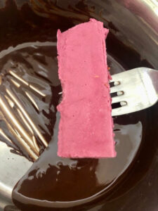 coating cheesecake bar into chocolate