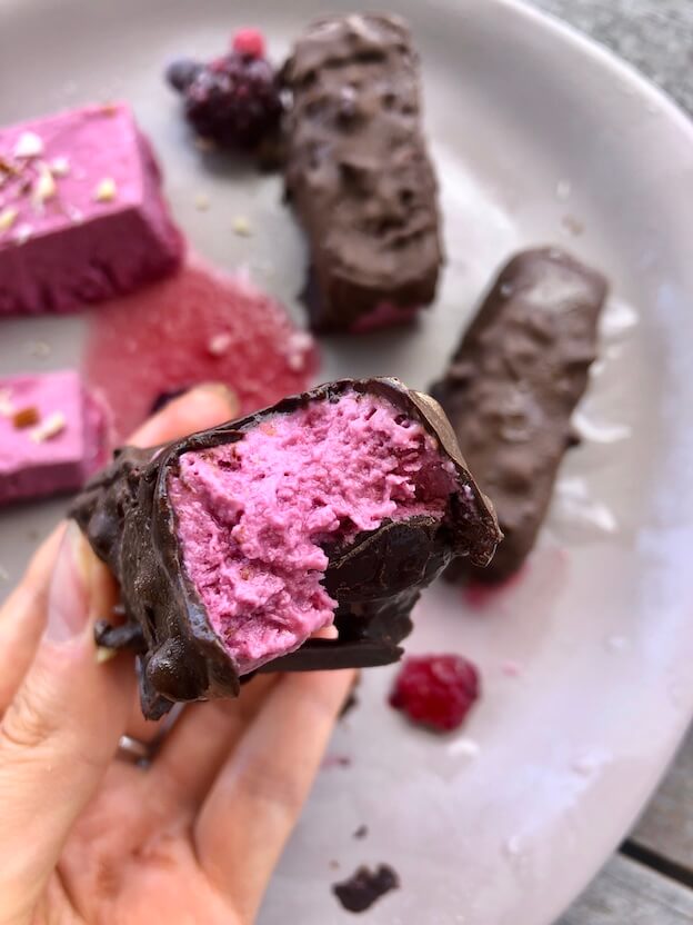 vegan raspberry cheesecake bar