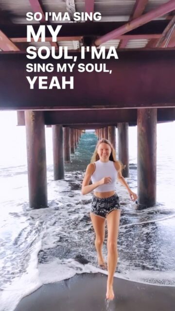 Running towards 2024 ☺️
Every year has its ups and downs. 2023 was a blast in every way. Especially healthwise. 🙏 And I’m ready for your adventures 2024! 🎊

How was your 2023 and what are your hopes and wishes for 2024? 😌