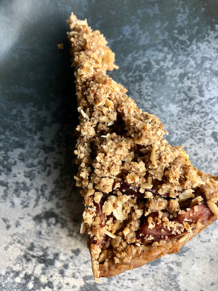 peach crumble cheesecake