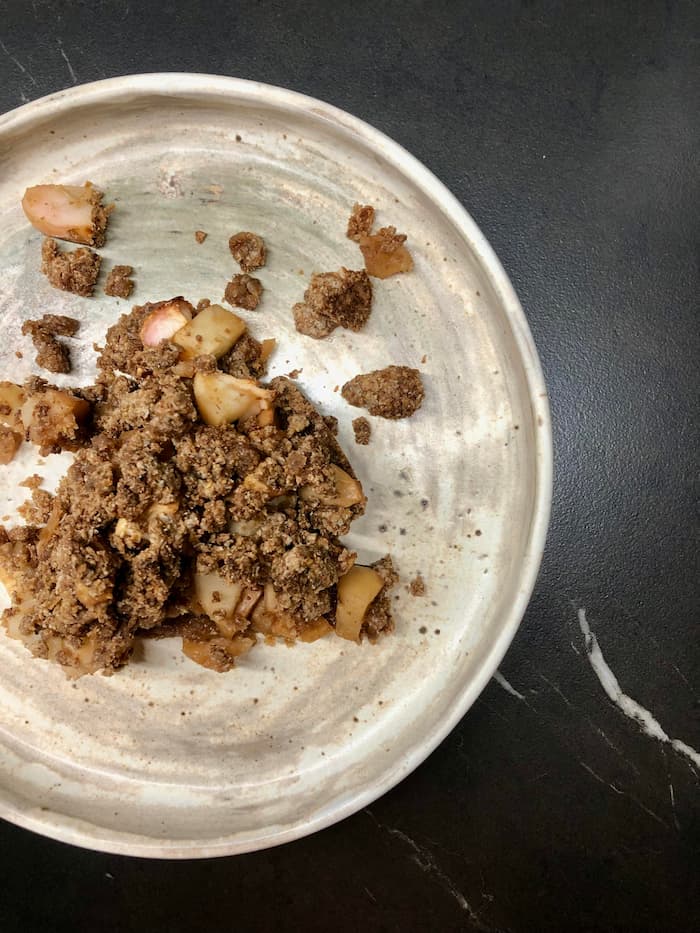 vegan apple rye crumble pie