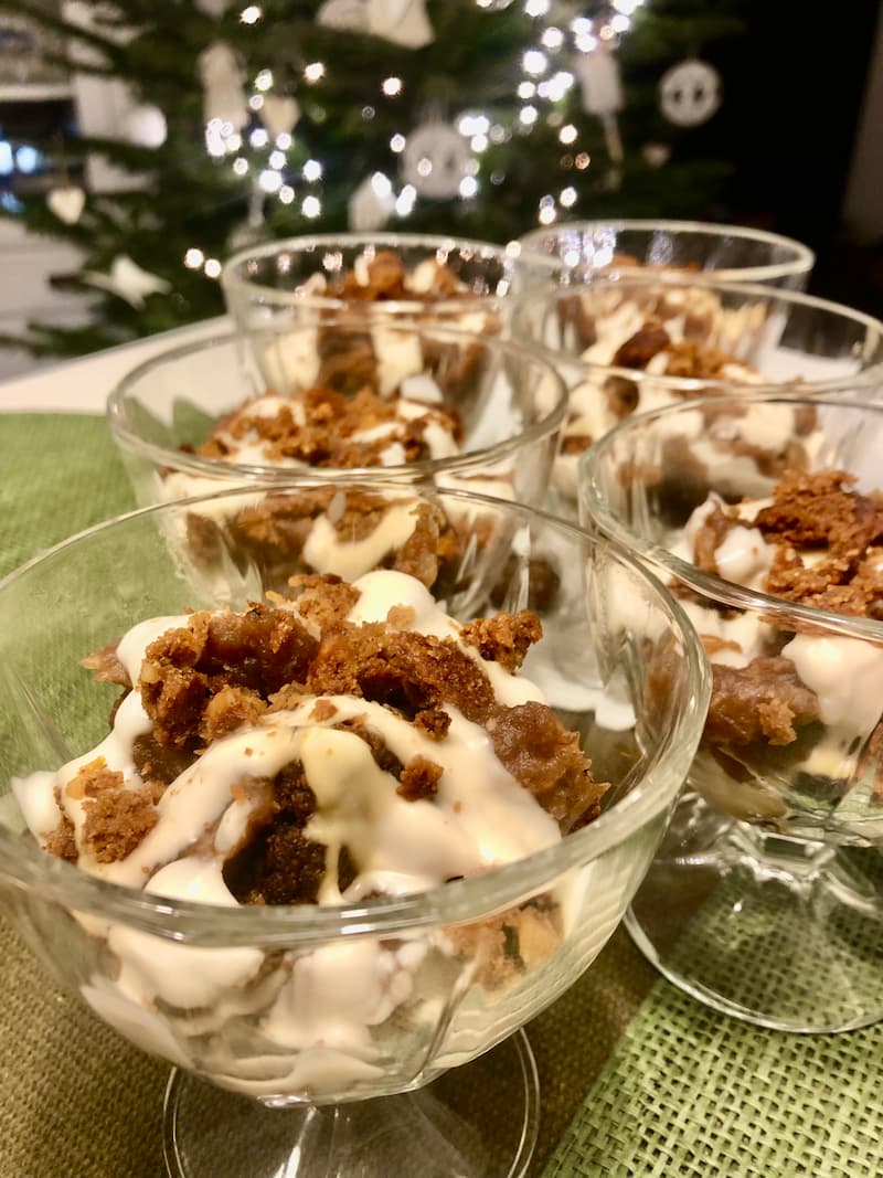 christmas gingerbread trifle in bowls