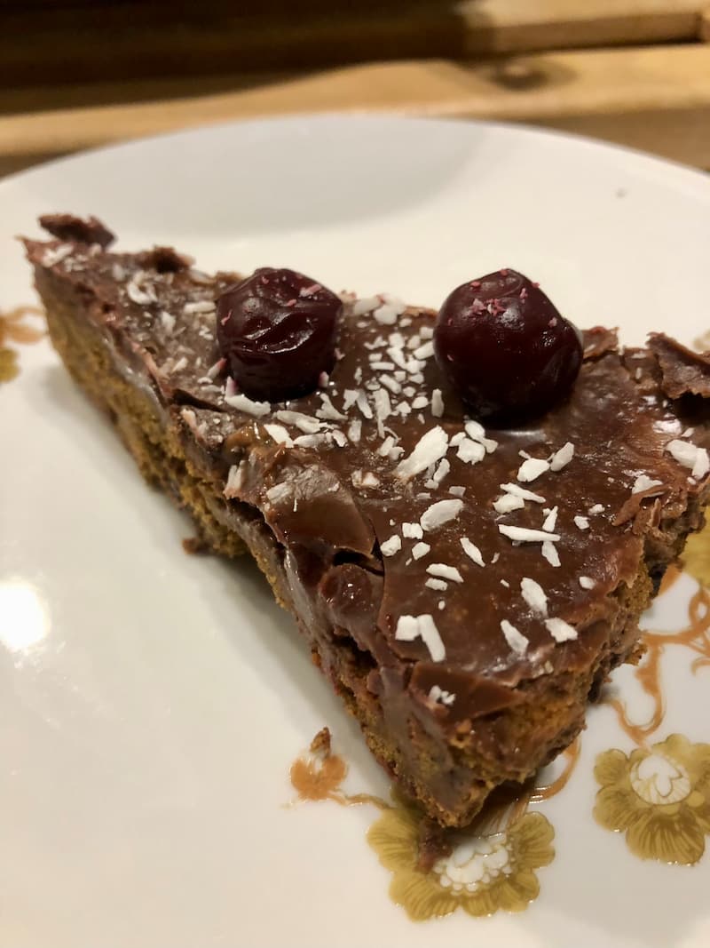 cacao gingerbread cookie cake