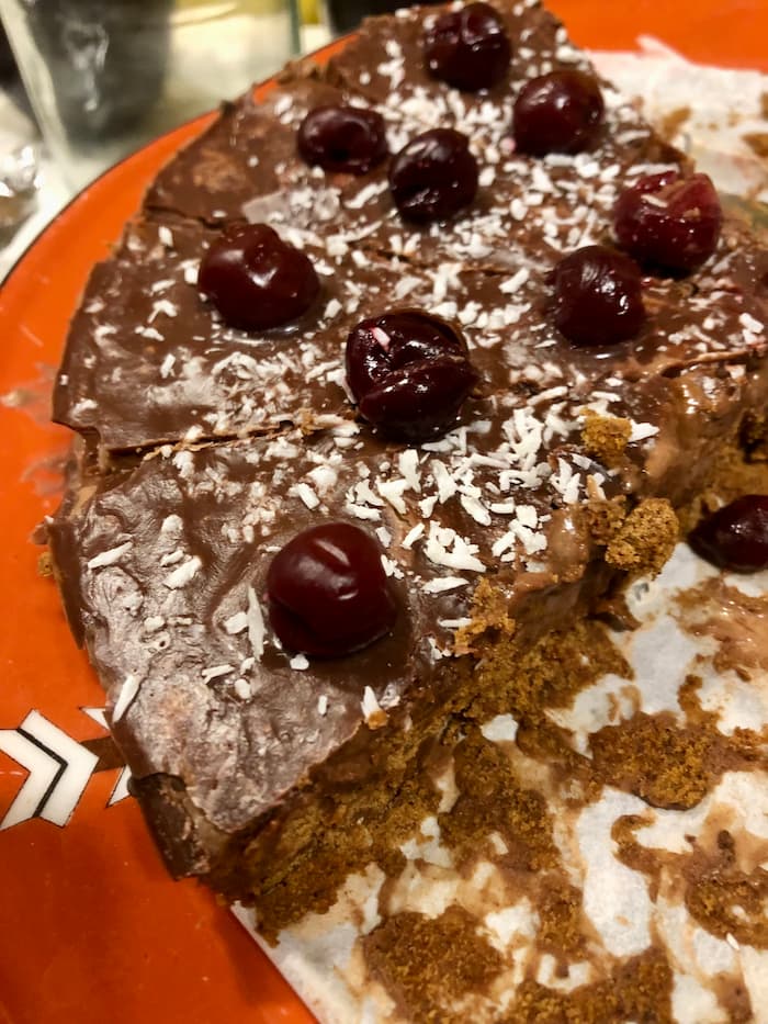 gingerbread cookie cake with cacao mousse