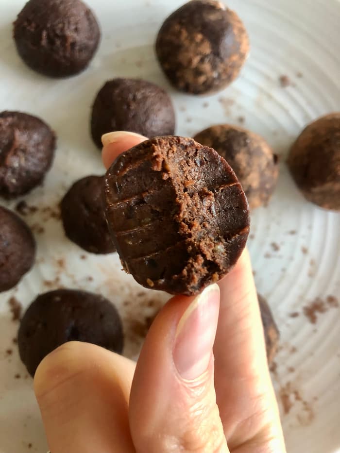 vegan date chocolate truffles