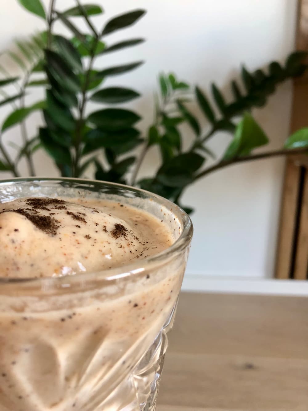 vegan coffee milkshake with vanilla
