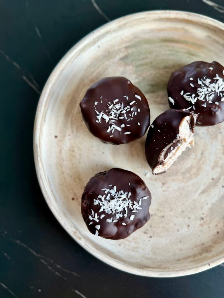 vegan coconut yogurt clusters